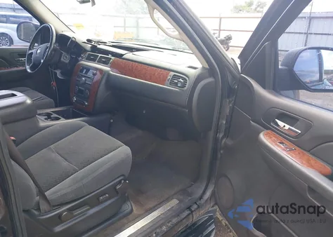 2008 Chevrolet Suburban 1500 Lt z USA, uszkodzony, nr VIN 1GNFC160X8R252335